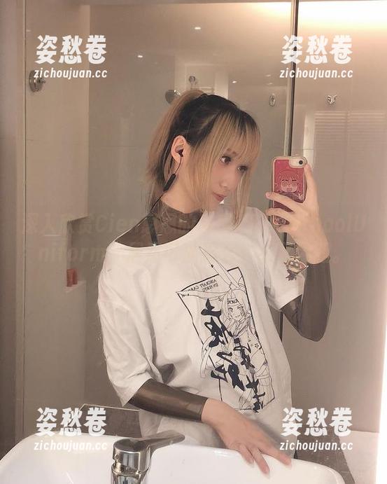 深入欣赏Cien恩恩的私房2BJKSchoolUniform，居然可以那么自然又大胆。