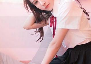 Feilin嗲囡囡 – 看了施忆佳KITTY的女神写真，我开始反思我的穿衣风格了。