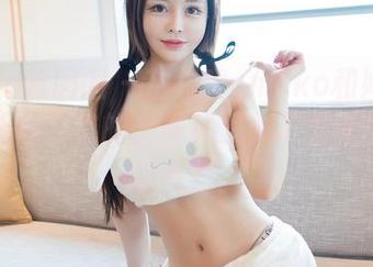 Feilin嗲囡囡 – 芷儿Momoko和她的美图，让办公室的文件夹里多了些不务正业的气息。
