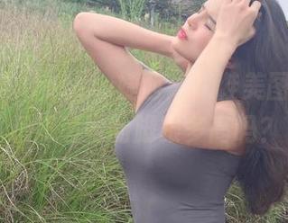 微密圈 – Jessie婕西高跟鞋美图更新，想知道她的脚跟多高吗？