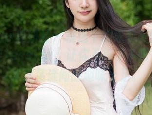 MiStar魅妍社 – 精选中的泳装美图——陆金佳Jessica，让你不得不多瞅一眼，水波荡漾间的趣味十足。