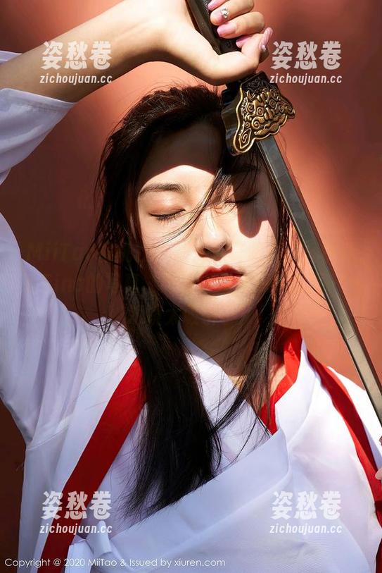 MiiTao蜜桃社-桃乃香Tina MiiTao蜜桃社 - 高清写真眼镜版,桃乃香Tina的写真,请允许我持观望态度……眼镜太吸引了!