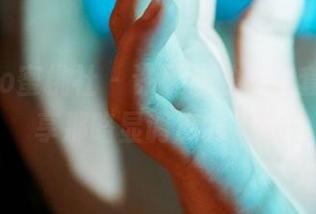 MiiTao蜜桃社 – 许思铭的裸足套图，分享那略显调皮的足迹
