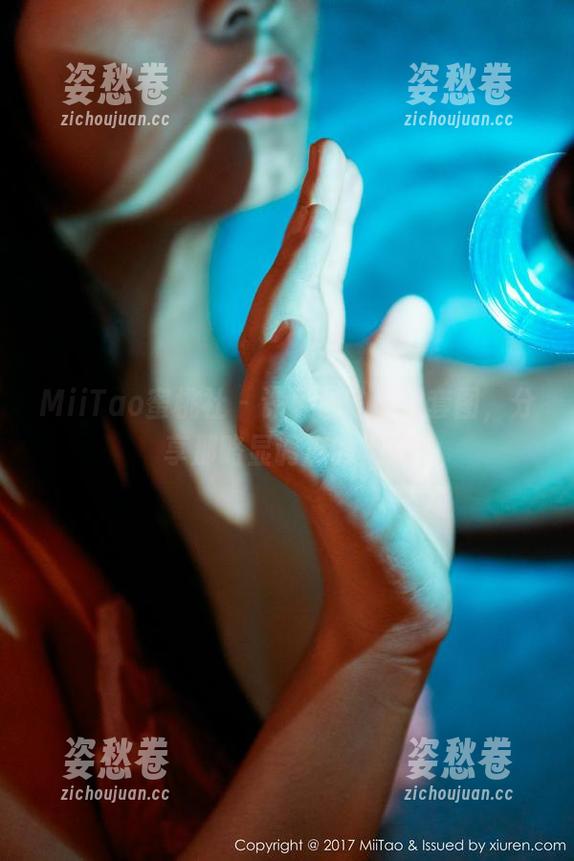 MiiTao蜜桃社-许思铭 MiiTao蜜桃社 - 许思铭的裸足套图,分享那略显调皮的足迹