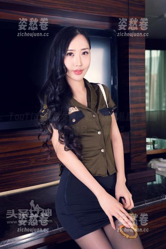 TouTiao头条女神 - 萌琪琪的私房，制服或许是她的另一种语言？