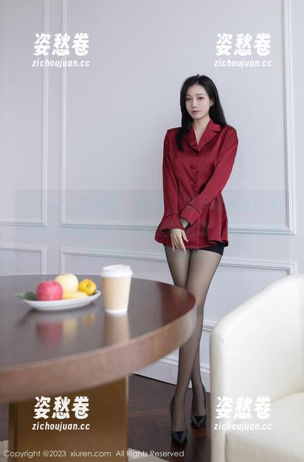 Xiuren秀人网 - 姐姐，周于希Sally的定制系列像是一种隐秘的邀请，眼神流转间不说出口的意味。