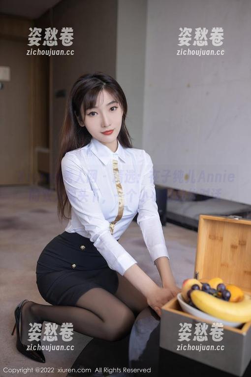 Xiuren秀人网 - 精选：在子纯儿Annie的双人镜头下，一个小小的肢体对话