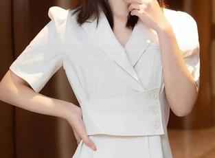 Xiuren秀人网 – 林子遥的写真，礼服的浪漫在她的世界中跨界，能否打动你？