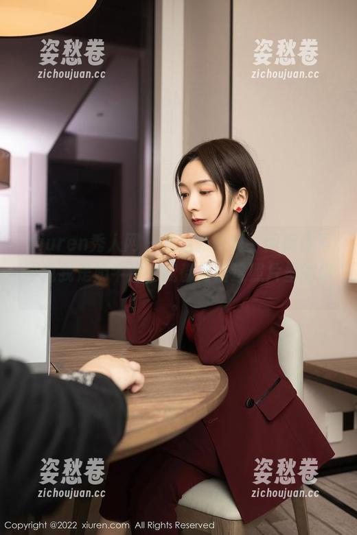 Xiuren秀人网-闵妮 Xiuren秀人网 - 看这张写真,闵妮你再不说我是奶牛迷,我都得信这照片里的你。