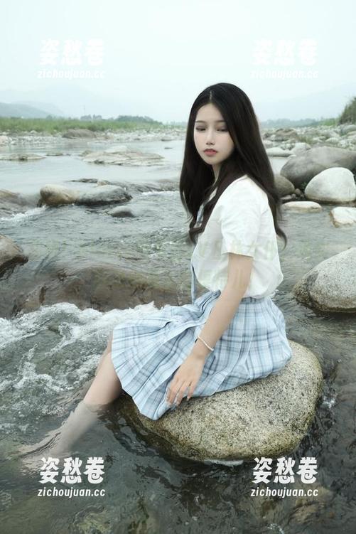 eloise软软 在线!eloise软软的LV丛林女仆,现实版动物园里的模特儿!