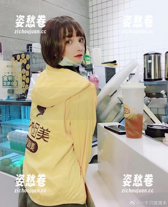 来翻翻一千只猫薄禾的短裙合辑，她的选择总是让我意外...
