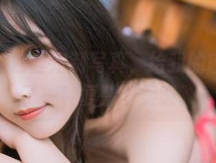 一智智的白丝定制写真，给我的审美带来了一种复杂的美感。