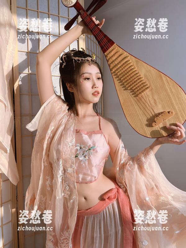 不呆猫的最新套图，这次连体黑丝带你飞
