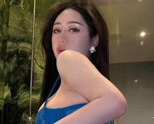 微密圈 – 高清不爱笑的赛琳圣诞特辑，链接到她那份难以名状的优雅，敢不敢点进去？