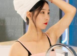 丽柜 – 甜甜的图库，死库水她的沉思，偶尔流露的一丝俏皮。