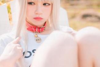 从千反田鹿子的美图看起来：罩纱豹纹泳装，感觉就是要在沙滩上引发“混响”了吧？