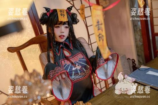 一组照片，发掘“咬人小小兔”的裤里丝独特魔力。