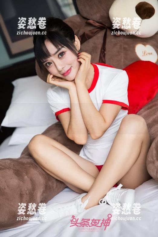 头条女神-JennyR 头条女神 - JennyR的校服写真图集分享,感觉每一张都像是在发试卷!