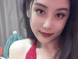 微密圈 – 原图里的奶雯短裙，不落俗套，精选却透出几分任性。