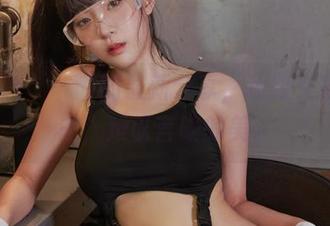 姜仁卿(강인경)的最新分享，和服女孩的姿态，难以言喻的美。