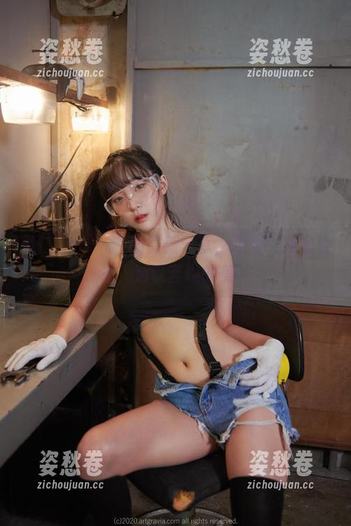 姜仁卿(강인경)的最新分享，和服女孩的姿态，难以言喻的美。