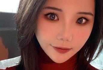 微密圈 – 穿上安妮yoo的白衬衫，身边的资源可能会自愿来投喂小饼干！