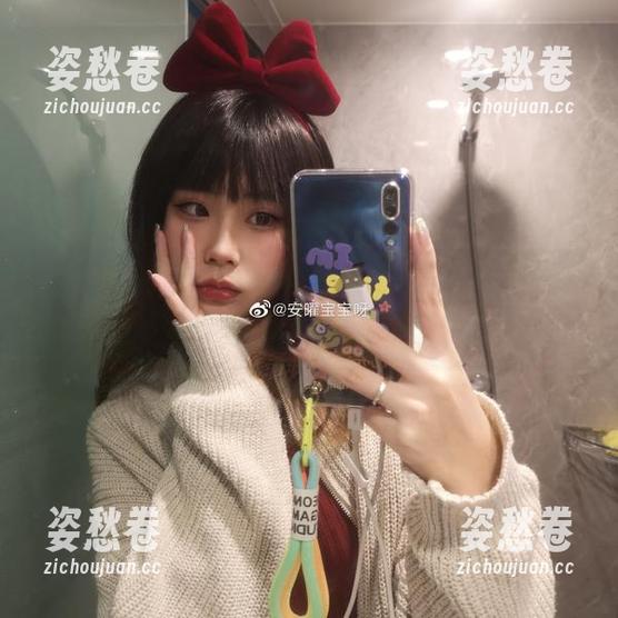 安曜曜的泳装高清图包，看着看着，就想喝个椰子水，随意又自然。