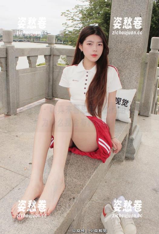 小众视觉 - 认真来看思思姐的这组私拍，为什么我会有种悸动？
