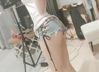微密圈 – 小玉吃果冻的美脚写真，不要问我看了多少次了～