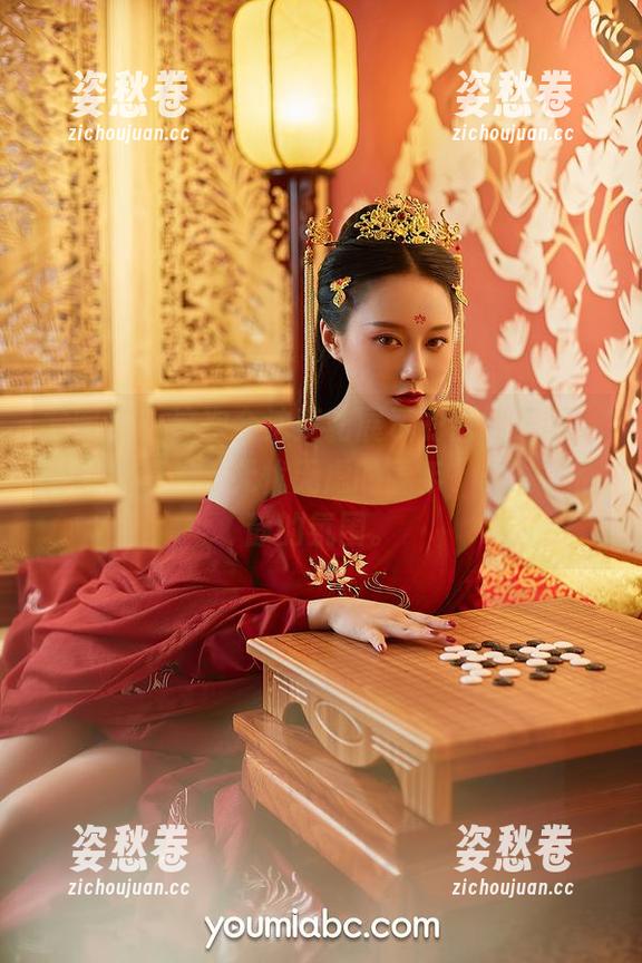 尤蜜荟 - 这次合法萝莉展示的清纯美图，真让我想起了无忧无虑的童年，充满了恬静的氛围。