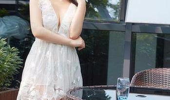 尤蜜荟 – 杂乱的夏日里，合法萝莉的美图让我恍如置身于奇异夏天，照片就像是时光留存的证据。