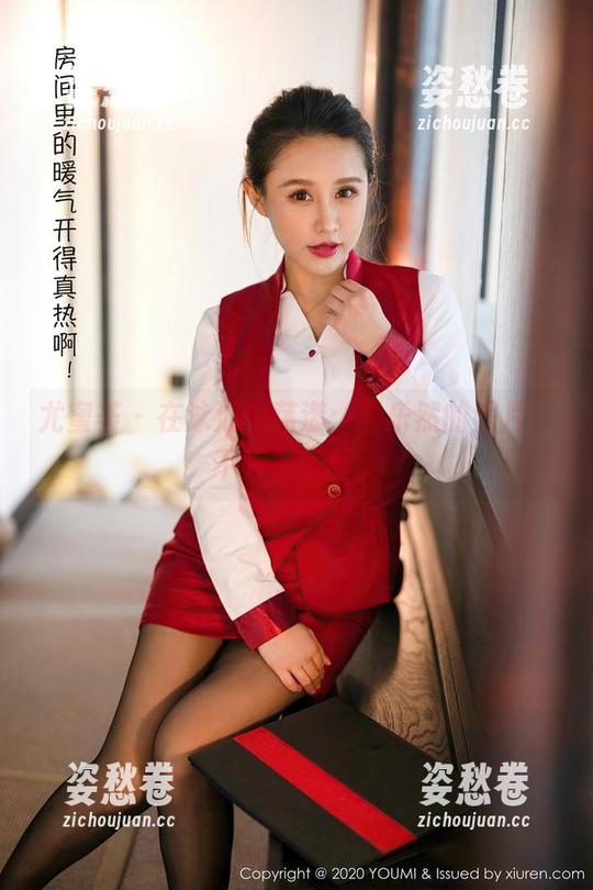 尤蜜荟 - 在泳池中荡漾：黄乐然的照片，不只是表面。