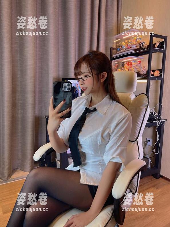 微密圈 - 细腻而又不失锐利的原图，张思允nice的皮衣完全是把“叛逆”风玩到了极致，我给满分！