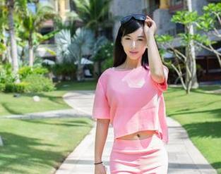 推女郎 – 写真时刻！看曾水的毛衣搭配，胸有成竹，暗藏玄机。