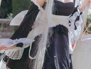 一组是一只熊仔吗唯美泳衣套图，技巧和自信的完美结合，让人隐隐觉得有点紧张