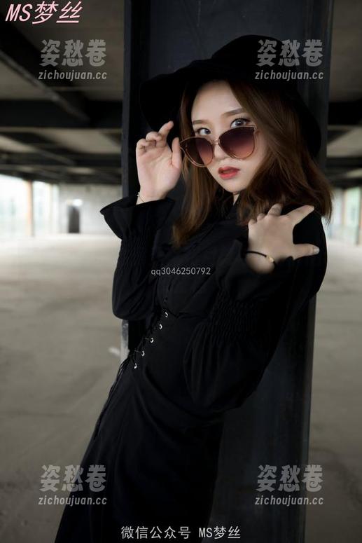 梦丝女神 - 私房秀：花月舞与牛仔裤的调皮搭档