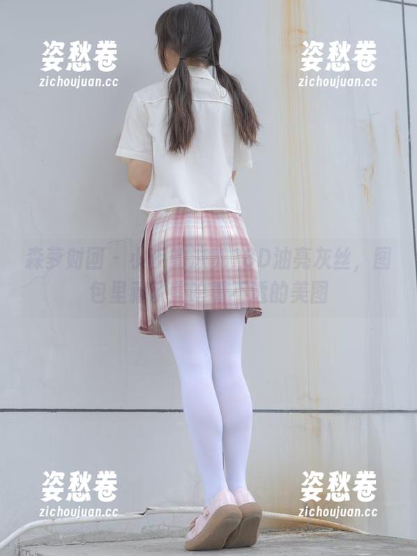 森萝财团-小夜 森萝财团 - 小夜的涞觅18D油亮灰丝,图包里藏了些啥看不透的美图