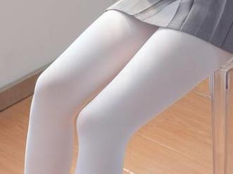 森萝财团 – 不可思议的小奶糕Milky最新写真：双马尾上线，白丝美腿偷偷发光。