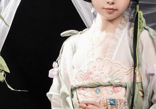图片里的“爆机少女喵小吉”，旗袍与小姐姐让我想起了旧时光