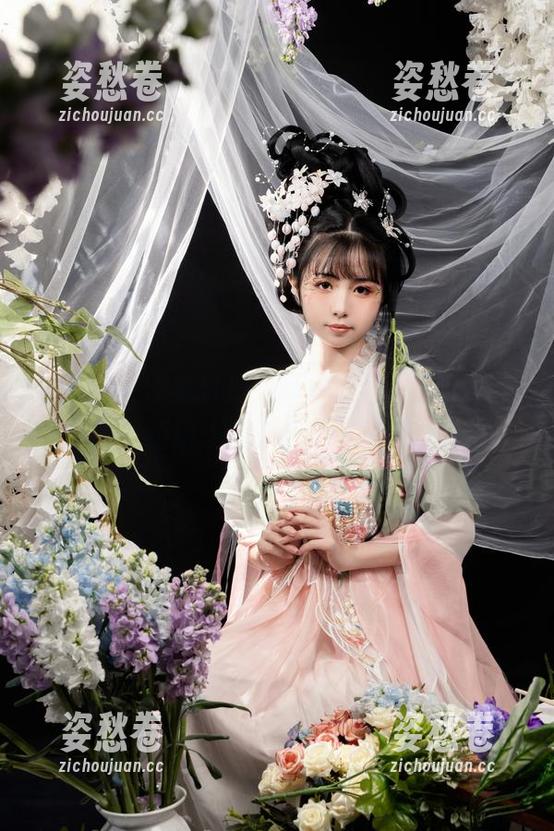 图片里的“爆机少女喵小吉”，旗袍与小姐姐让我想起了旧时光
