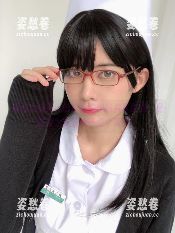 眼酱大魔王w 眼酱大魔王w的粉色条纹袜共享时刻,是时候为这双袜子点个赞了!