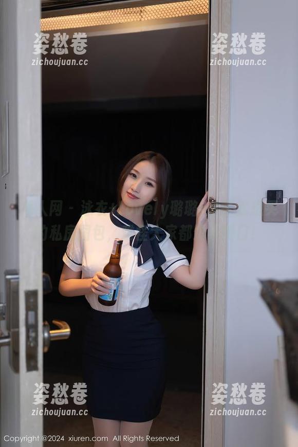 秀人网-Lovely璐璐 秀人网 - 泳衣+Lovely璐璐=看了就想买的私房图包,难怪大家都赞不绝口!