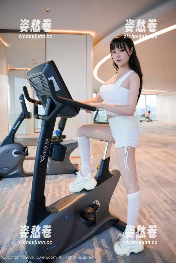 秀人网 - 写真微调：优酱的旗袍搭配，在线来个“模仿秀”！