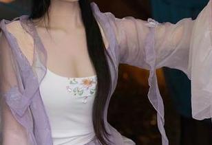 秀人网 – 看了会飞的小虎牙的夏天私房，来了个不可思议的转身，脸上写满“今夏我要疯了”！