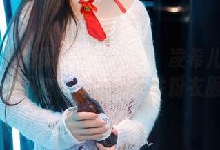 秀人网 – 当灵感遇上粉色：凌希儿原图看得我不禁再想去买几件粉衣服…