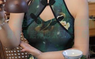 秀人网 – 这全集里有啥？呆呆的瑞BB在粉色里走神也太可爱了吧