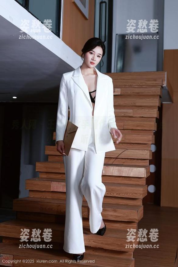 秀人网-王伊纯 秀人网 - 王伊纯水手服作品,心里的那点小悸动,听到你了吗?