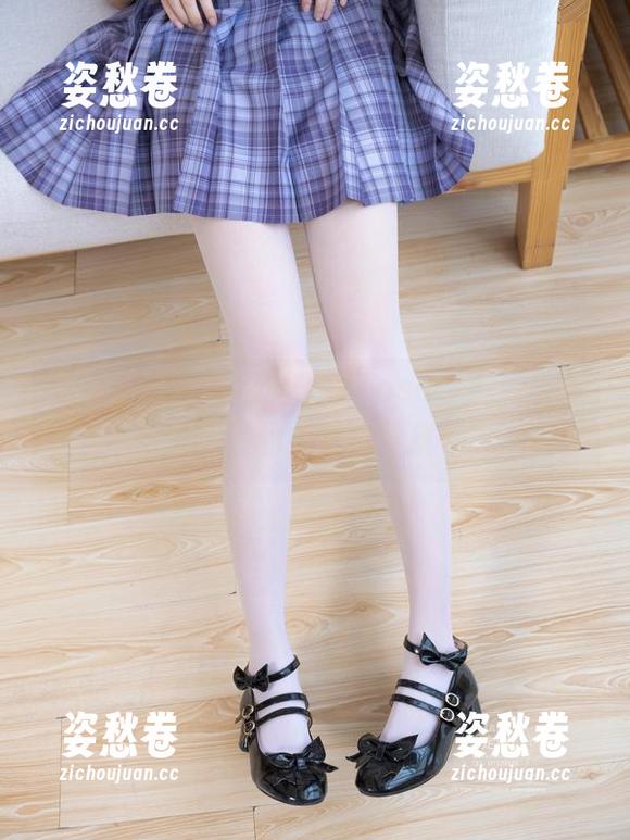 紧急企划 - 小恩女王摆pose，图库里高清展示她的“皇家调皮”。