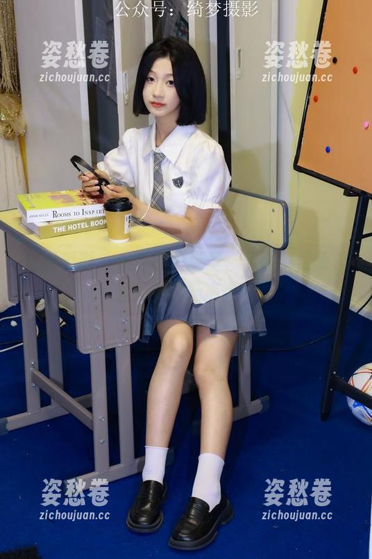 绮梦摄影 - 最新制服造型，子涵如何将校园风穿出新高度？