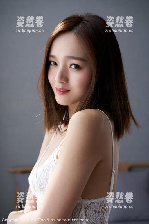 蜜桃社-Suki 蜜桃社 - Suki的白裙写真——看起来像白纱喀秋莎,资源也够丰富